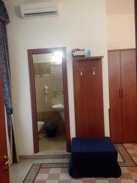 La Dea Di Roma Bed & Breakfast Room photo